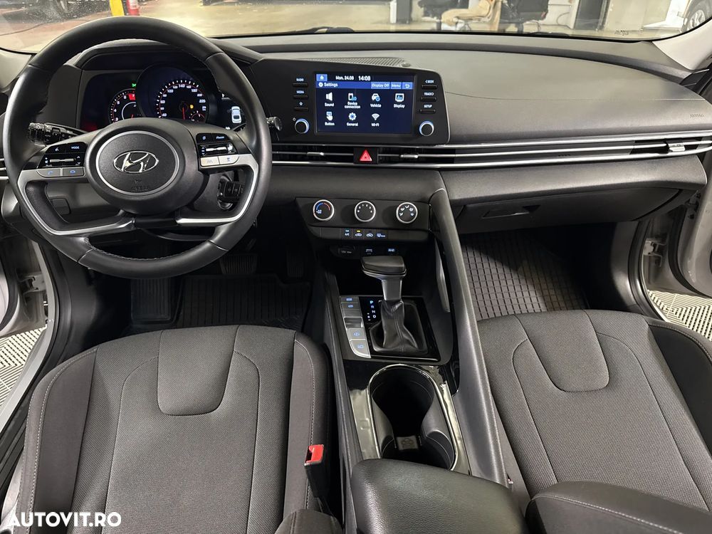 Hyundai Elantra - 10
