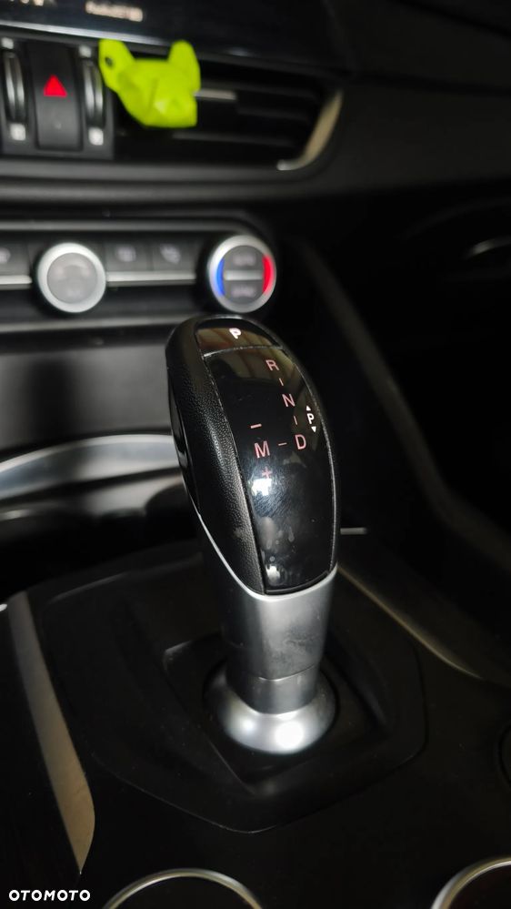Alfa Romeo Giulia 2.0 Turbo TI Q4 - 16