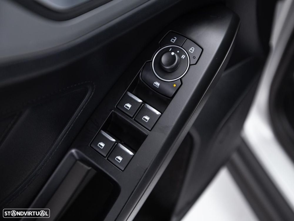 Ford Focus 1.5 TDCi ECOBlue Connected - 13