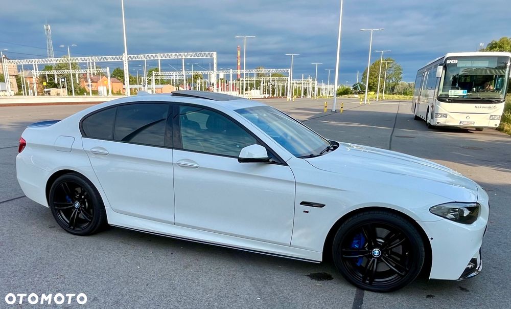 BMW Seria 5 550i xDrive Sport-Aut - 16