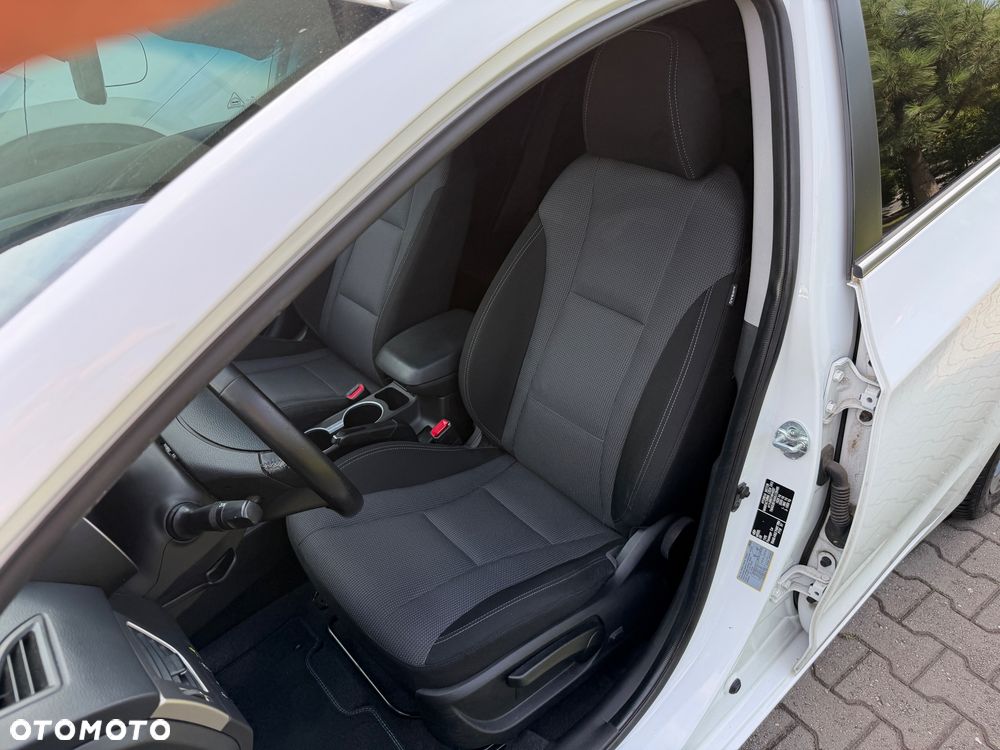 Hyundai i30 blue Kombi 1.4 YES Silver - 19