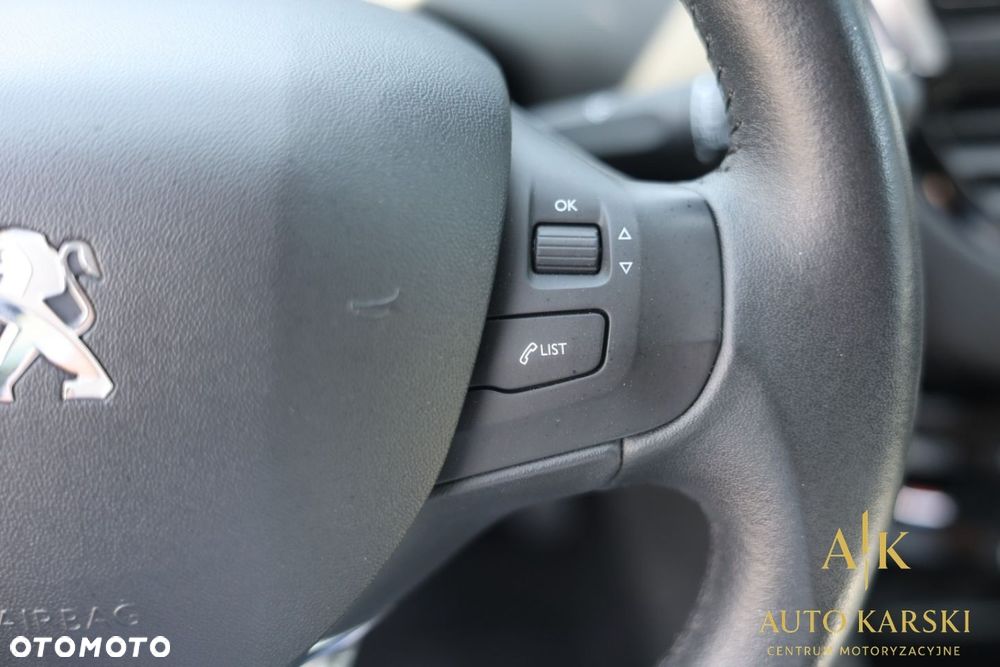 Peugeot 208 - 23