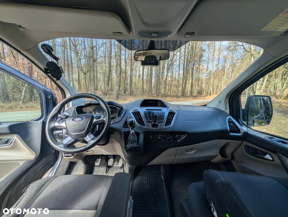 Ford Tourneo Custom - 19