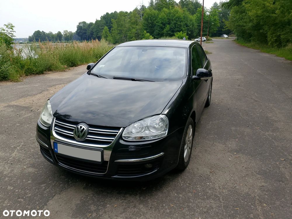 Volkswagen Jetta - 1
