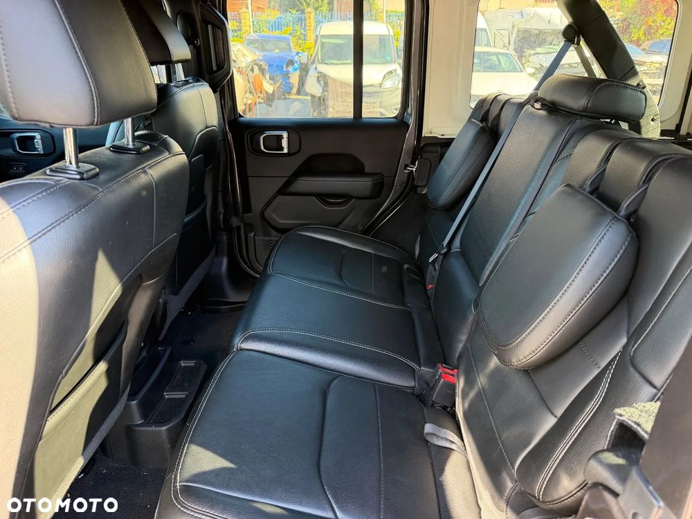 Jeep Wrangler - 10