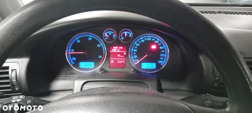 Volkswagen Passat 1.9 TDI Basis - 4