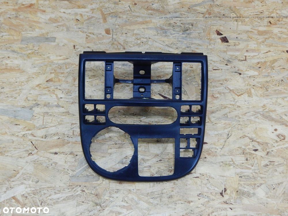vw t5 multivan ramka konsoli radia 7h5858011f - 1