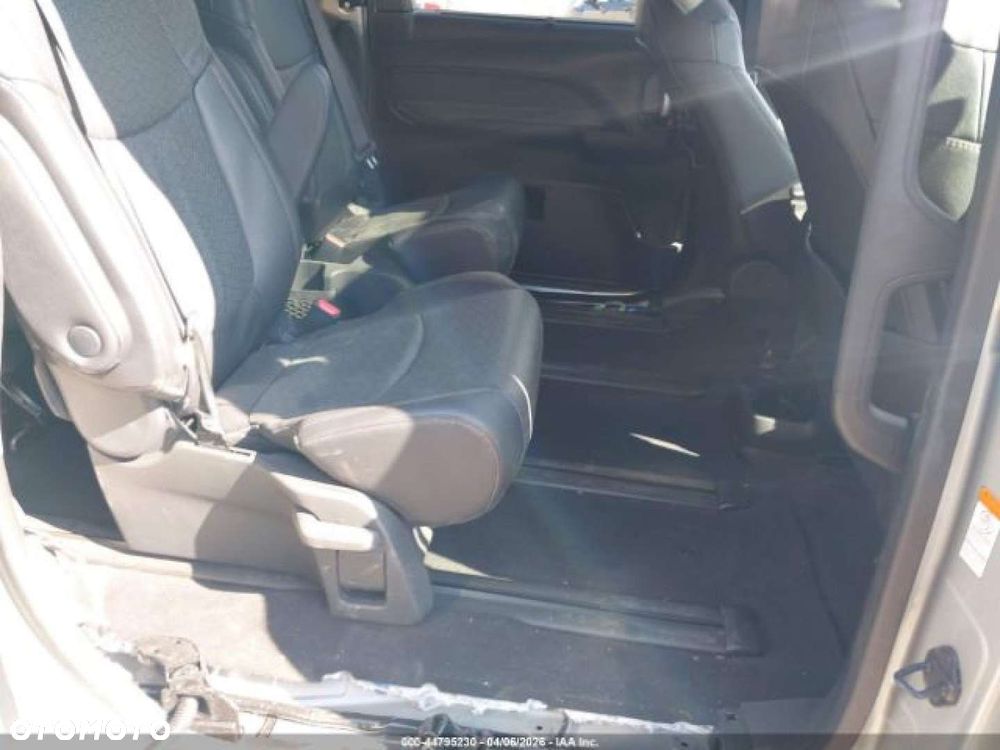 Toyota Sienna - 8