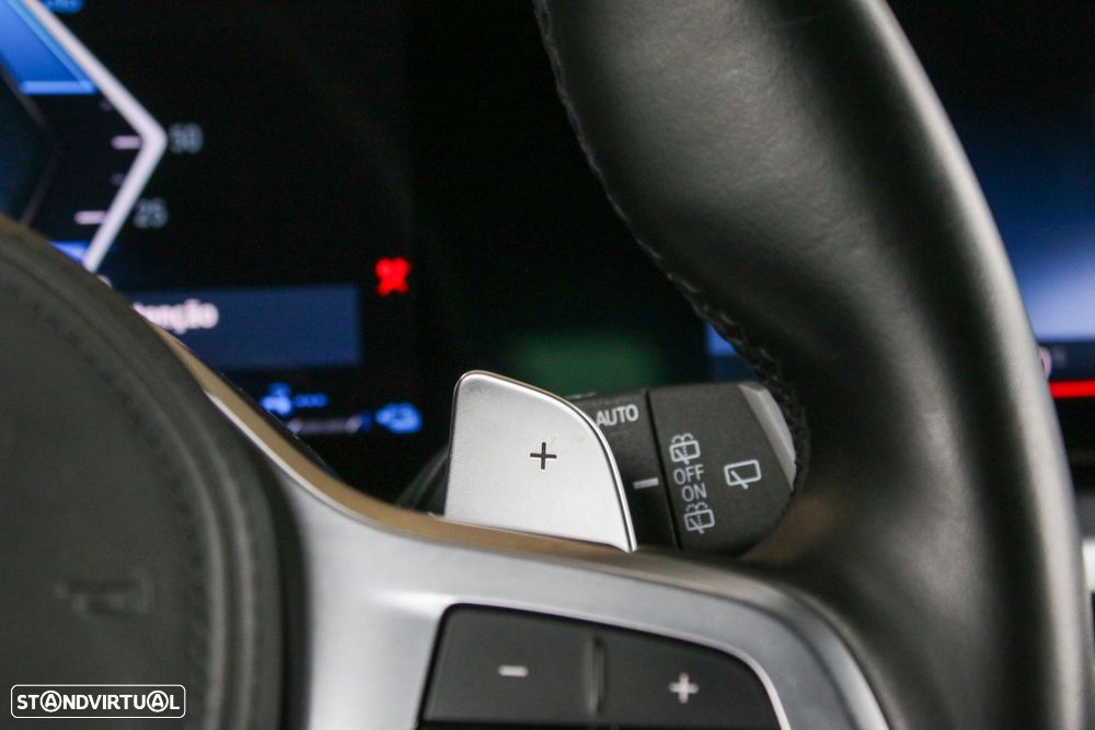 BMW 330 e Pack Desportivo M Auto - 33