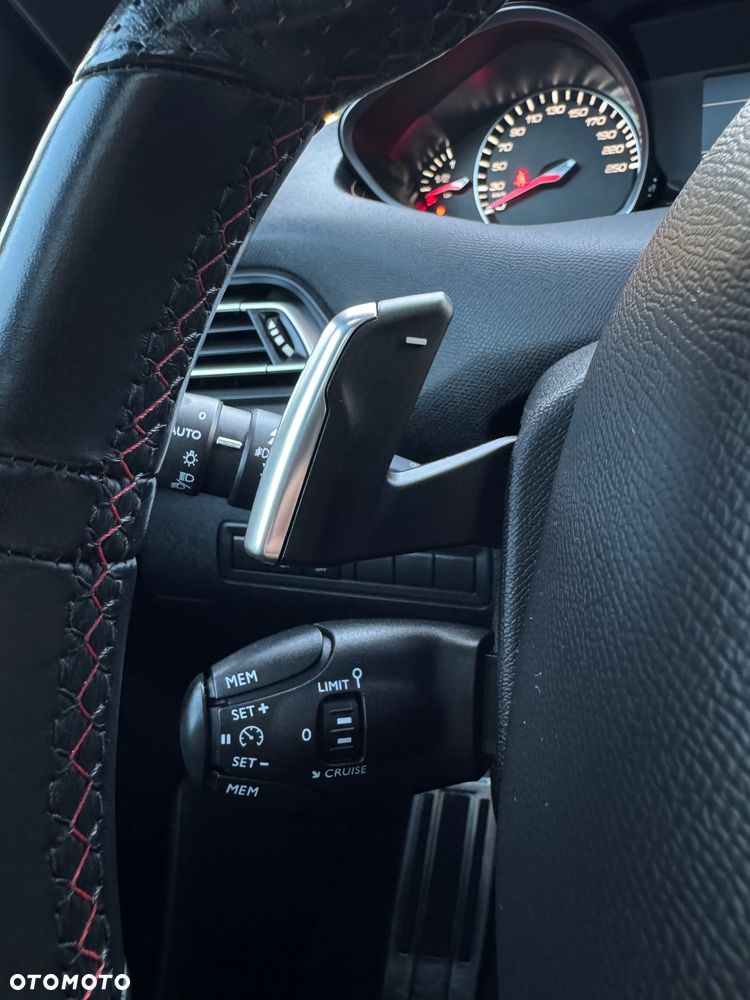 Peugeot 308 PureTech 130 EAT6 Stop & Start GT-Line Edition - 26