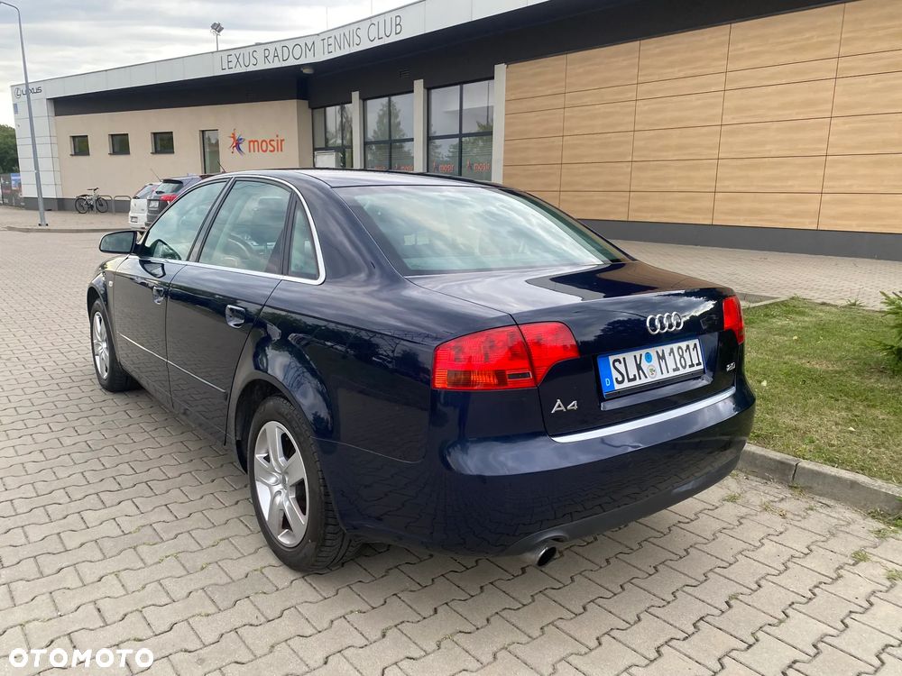 Audi A4 Limousine - 8