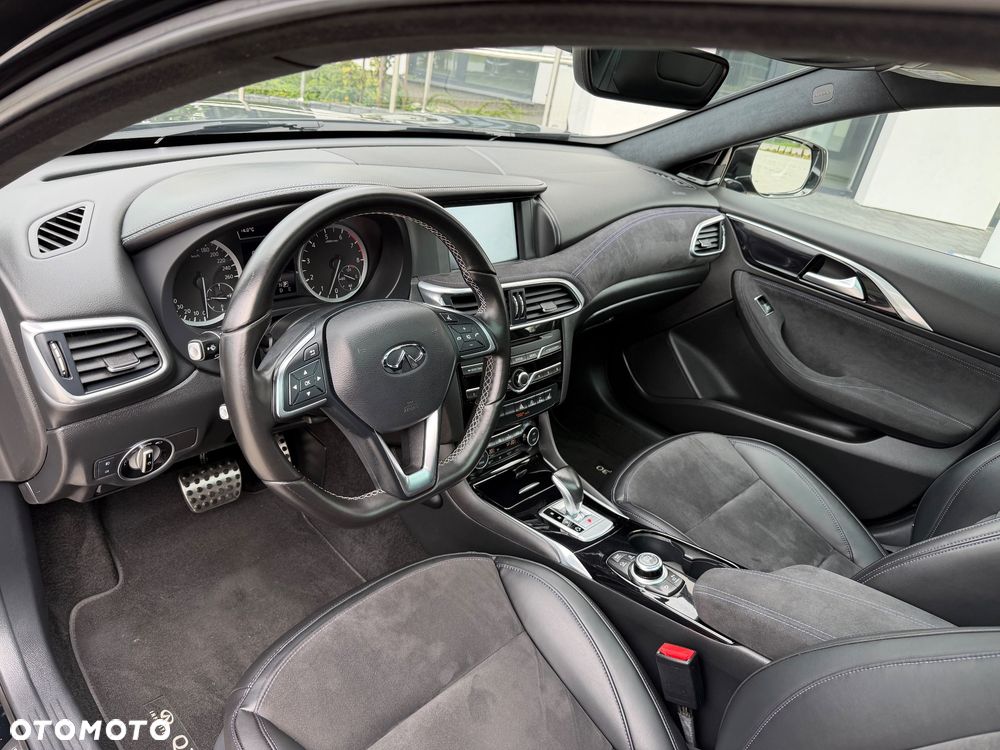 Infiniti Q30 2.0t DCT AWD Sport City Black - 26