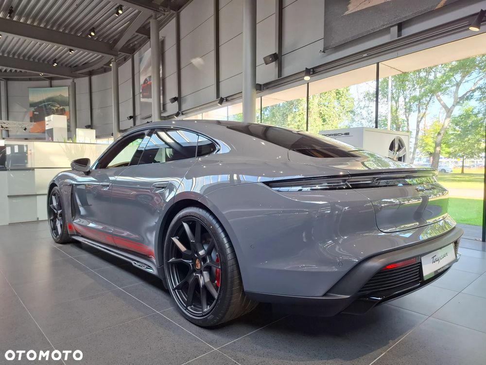 Porsche Taycan GTS - 7