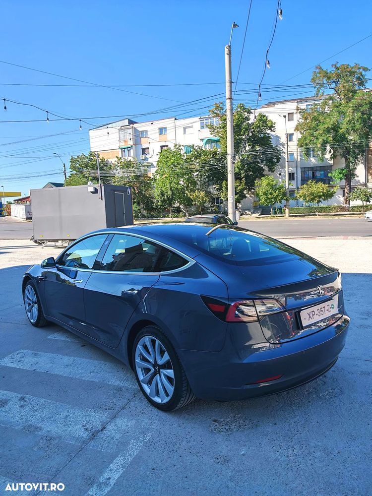 Tesla Model 3 - 3