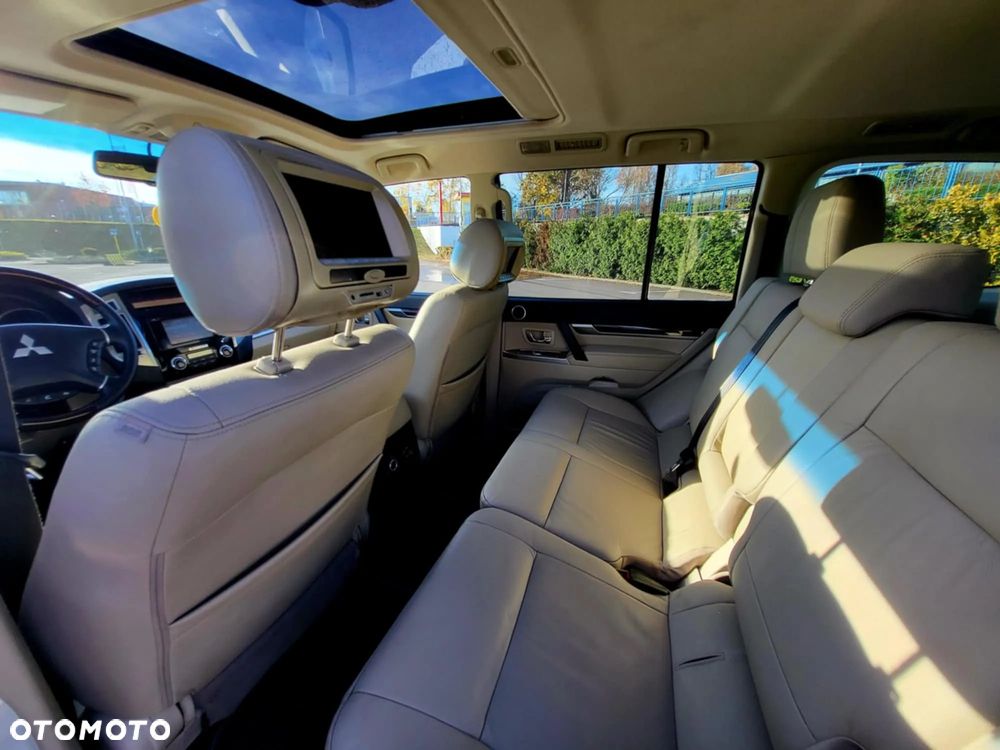 Mitsubishi Pajero - 10