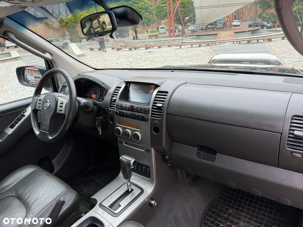 Nissan Navara 2.5 D LE Limited - 10