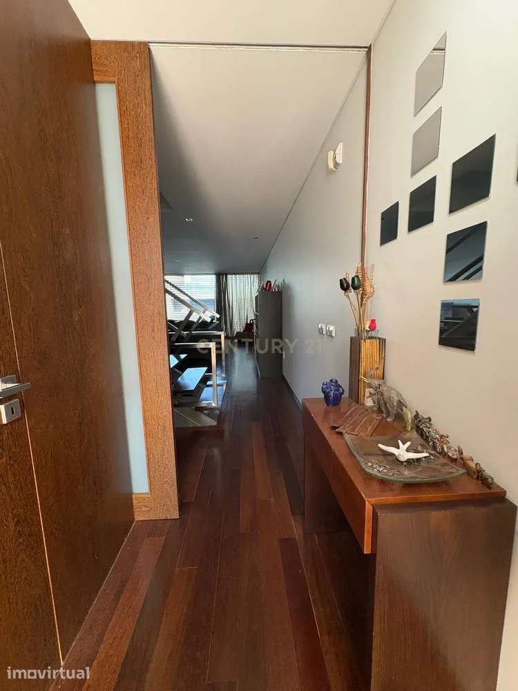 Moradia T4 , como nova, com Box (2 viaturas), com 2 salas em Castêlo d - Grande imagem: 3/23