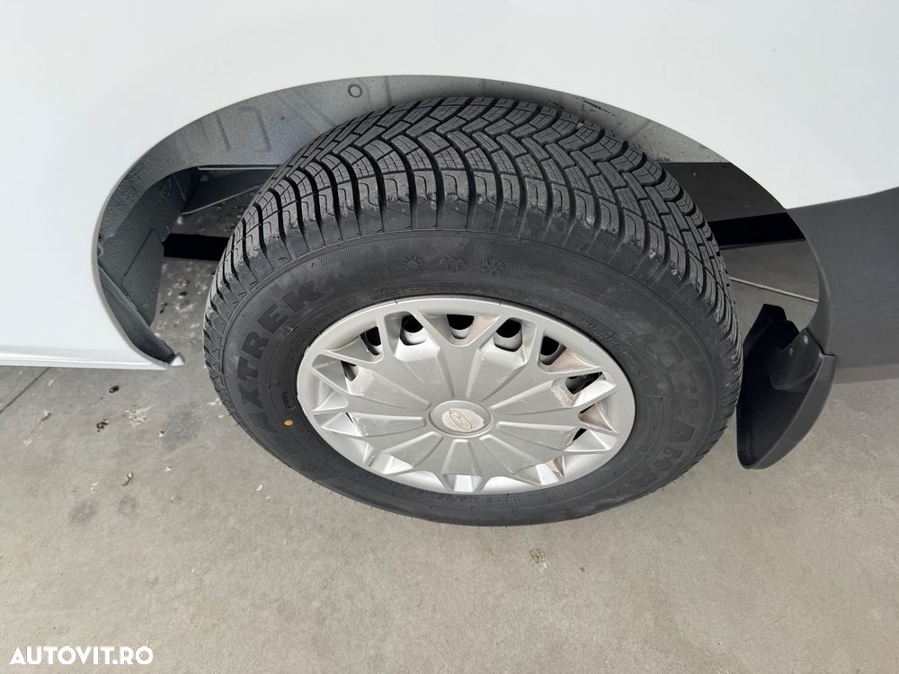 Ford Tourneo Custom - 31