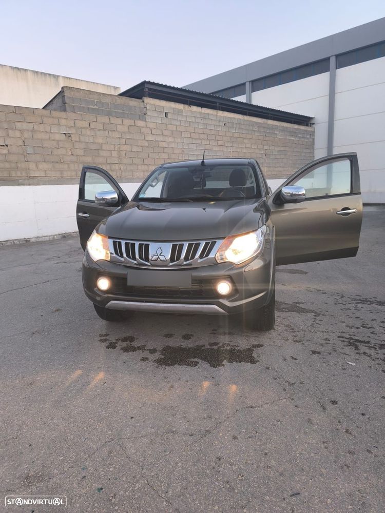 Mitsubishi L200 2.4 DI-D CD Instyle Sportb.Strakar 4WD - 6