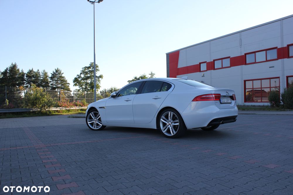 Jaguar XE S - 12