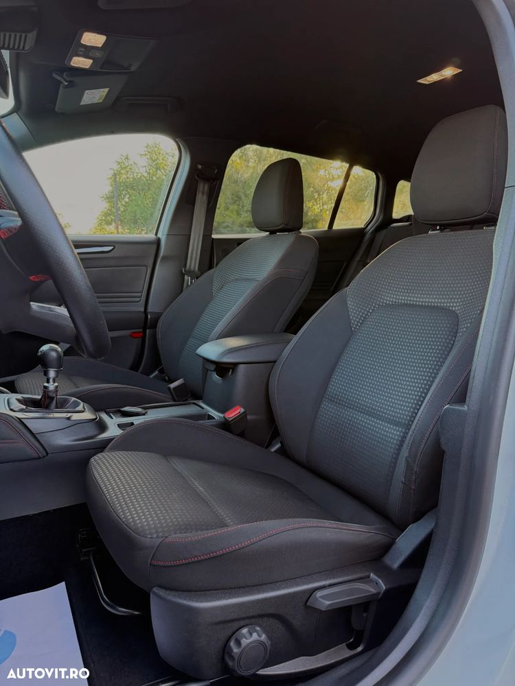 Ford Focus 1.0 EcoBoost MHEV ST-Line - 19