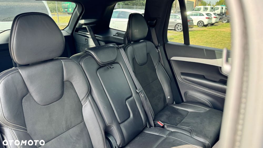 Volvo XC 90 T8 AWD Plug-In Hybrid R-Design 7os - 34