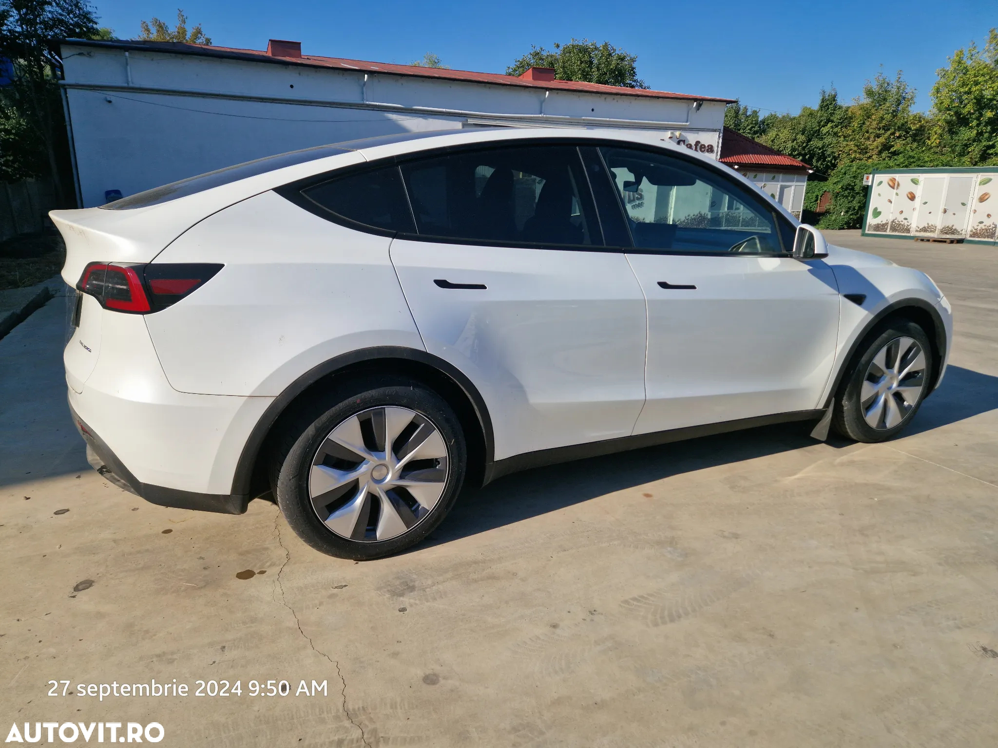Tesla Model Y - 3