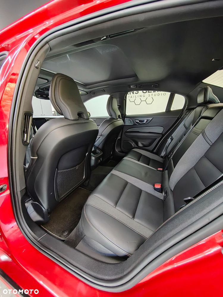 Volvo S60 T6 AWD R-Design - 8