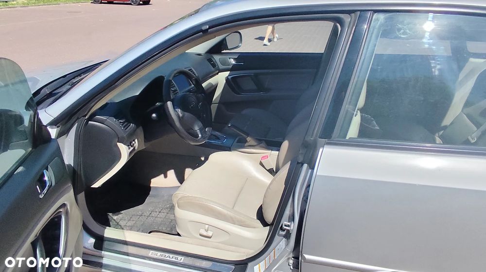 Subaru Legacy - 11