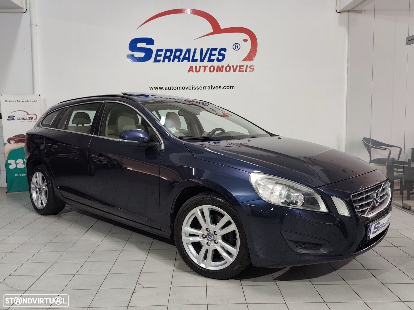 Volvo V60 2.0 D4 Momentum - 1