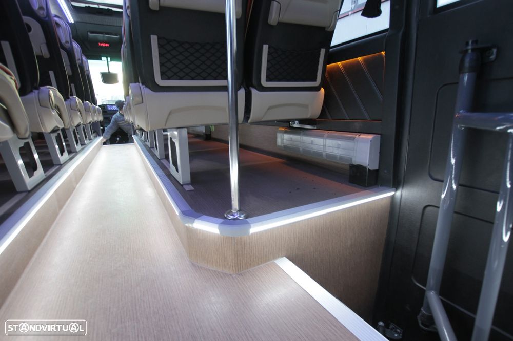 Mercedes Benz Sprinter 819 - 25