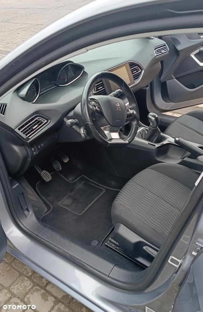 Peugeot 308 1.2 PureTech GPF Allure S&S - 7