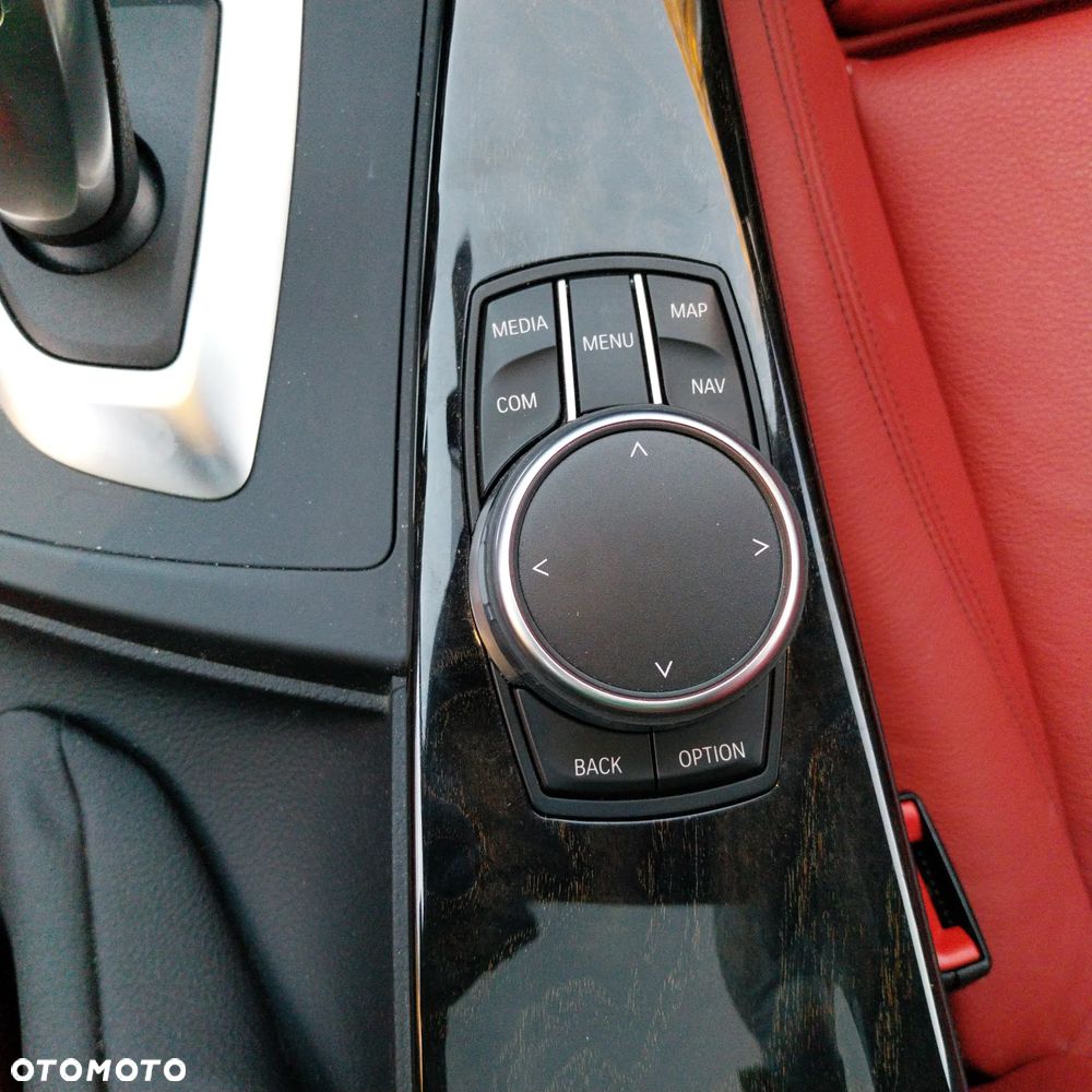 BMW Seria 3 330i xDrive M Sport - 18