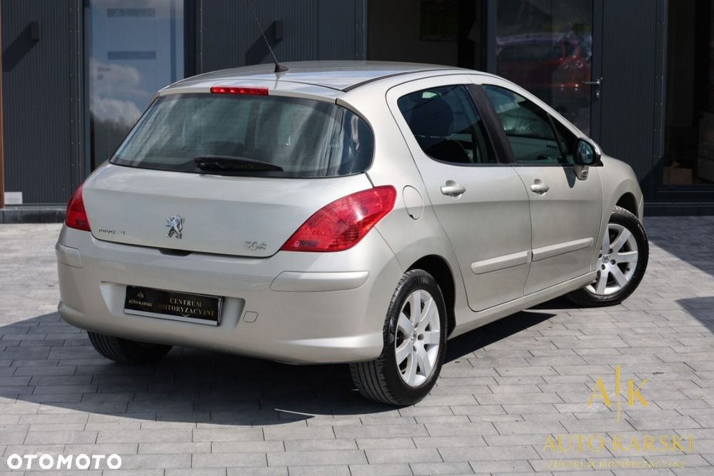 Peugeot 308 - 8