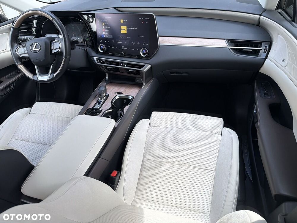 Lexus RX 450h+ Omotenashi - 23