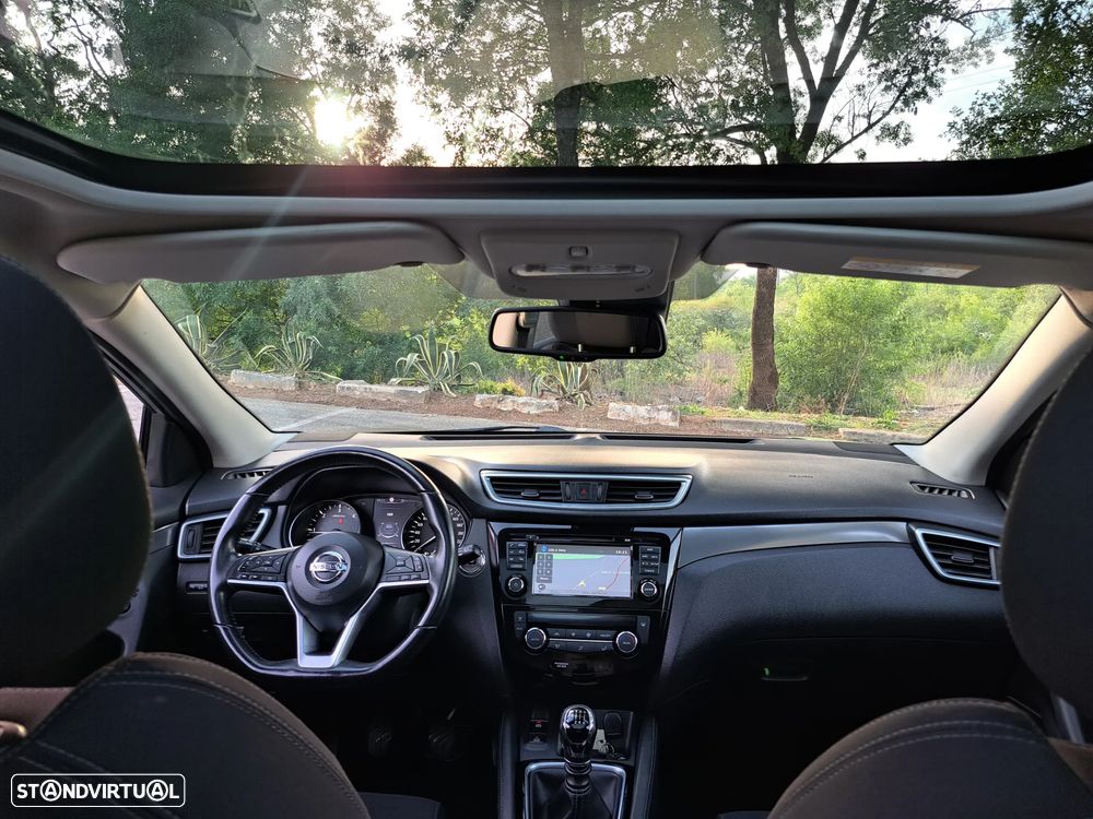Nissan Qashqai 1.5 dCi N-Connecta 18 - 23