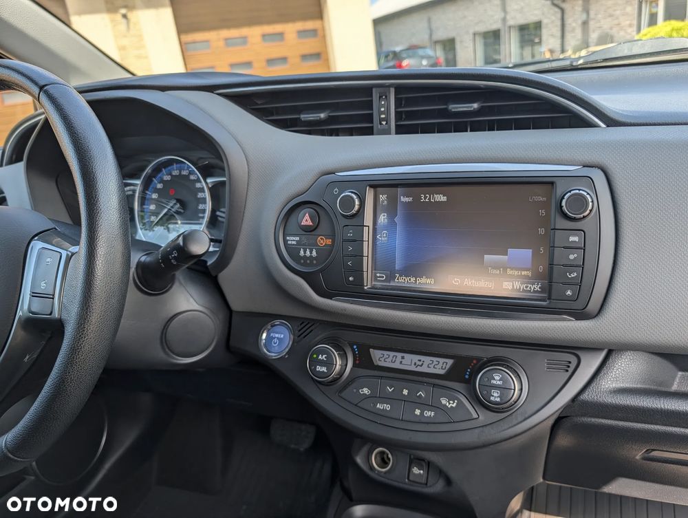 Toyota Yaris Hybrid 100 Premium - 15
