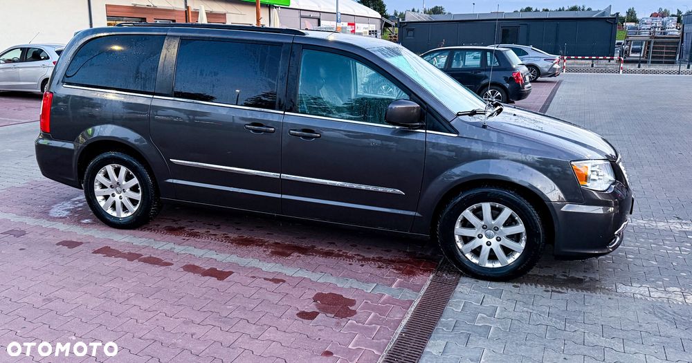 Chrysler Town & Country - 2