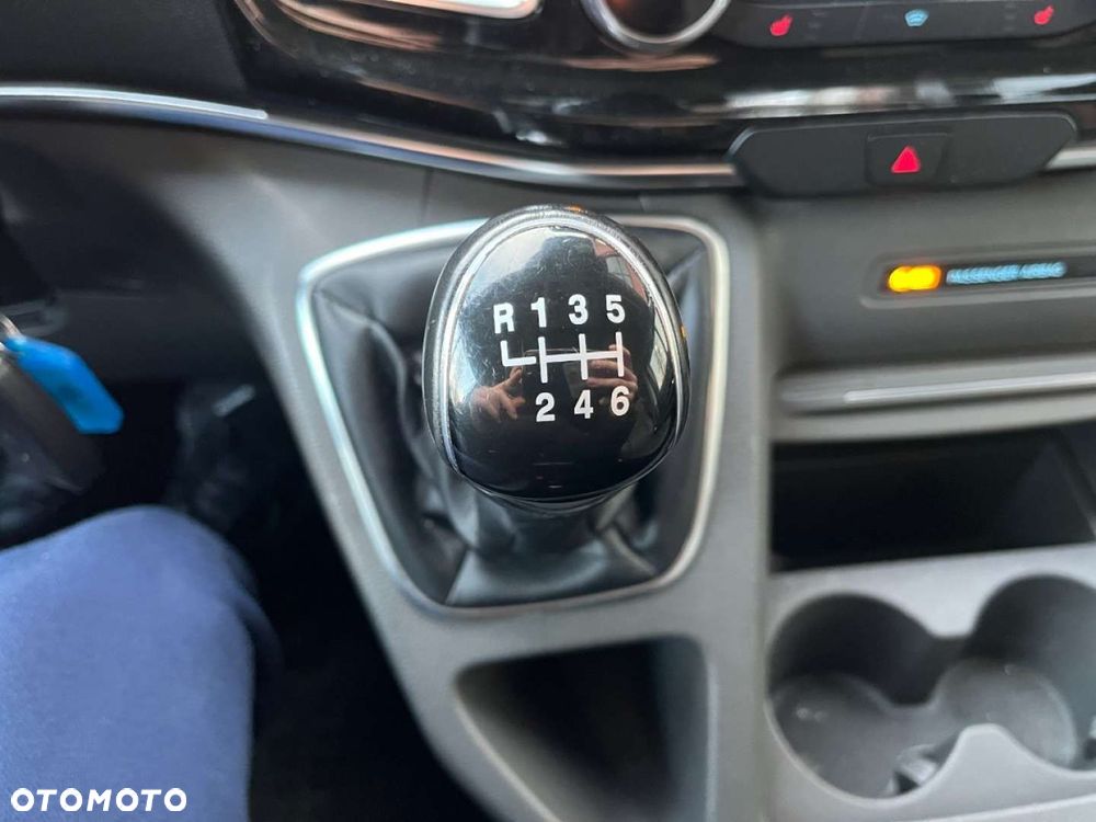 Ford Tourneo Custom - 25