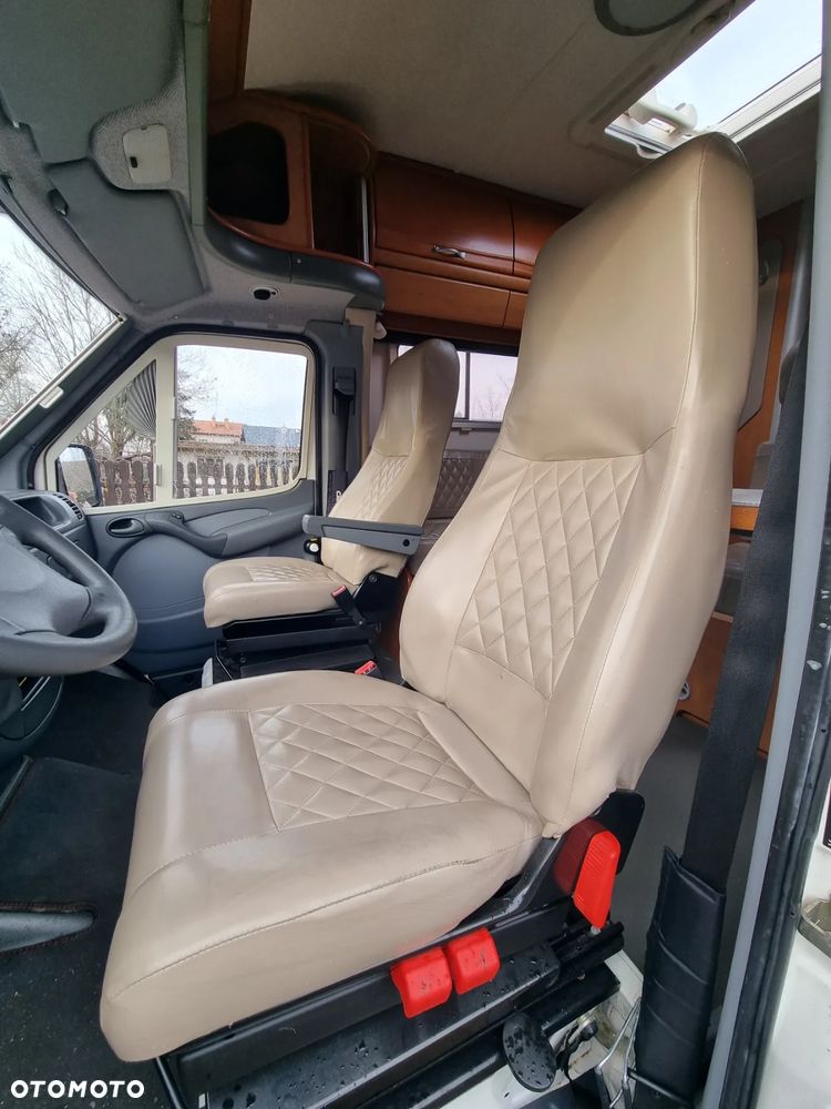 Mercedes-Benz 316 - 12