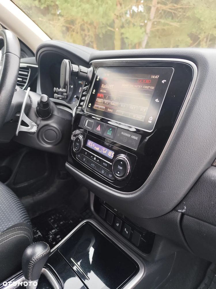 Mitsubishi Outlander - 22