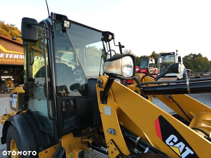 Caterpillar CAT 906H2 Z Niemiec / SZYBKA SKRZYNIA 35KM/H / Super Stan / - 25