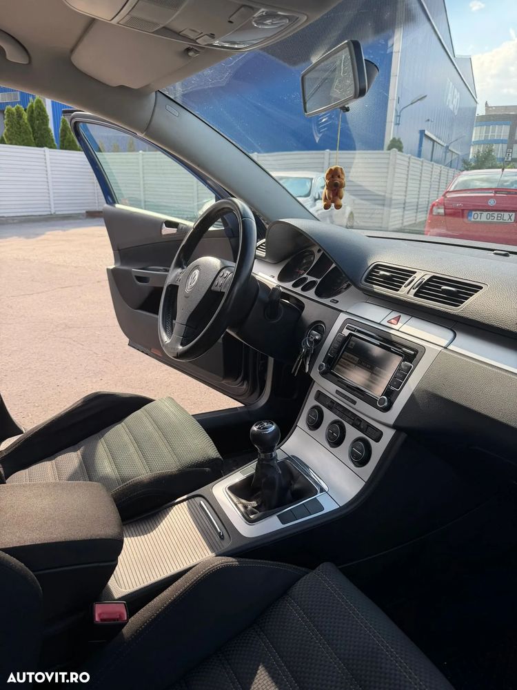 Volkswagen Passat 2.0 TDI Trendline DPF 4Motion - 14