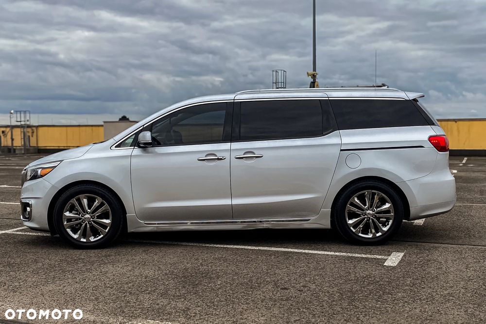 Kia Carnival - 4