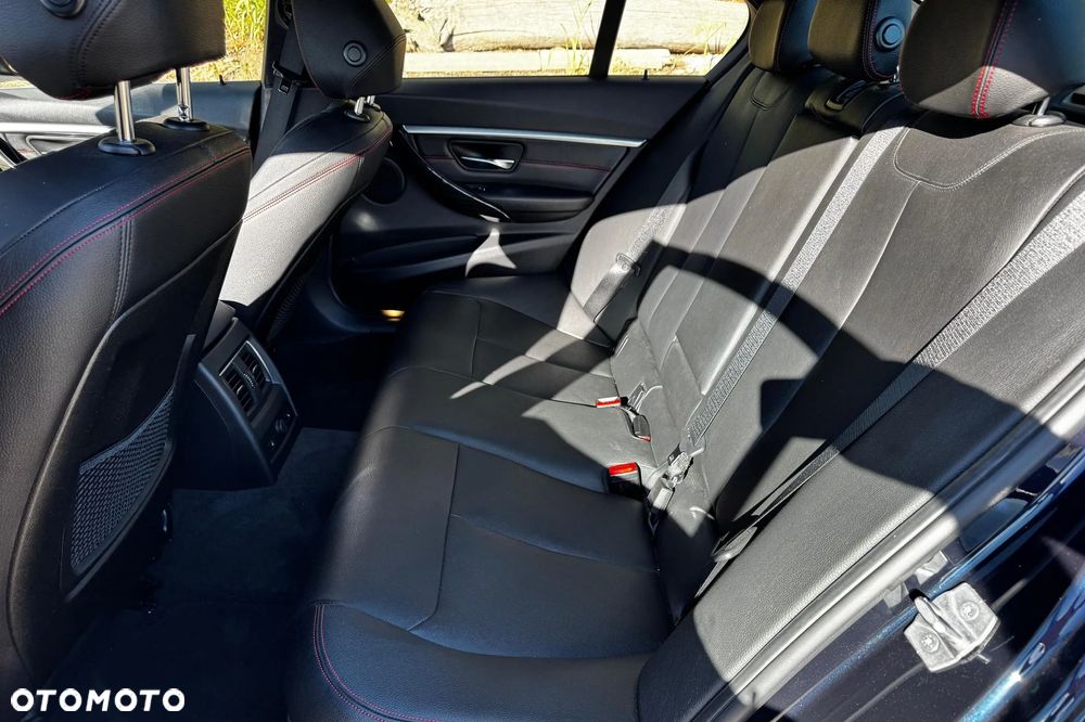 BMW Seria 3 330i Sport Line sport - 19