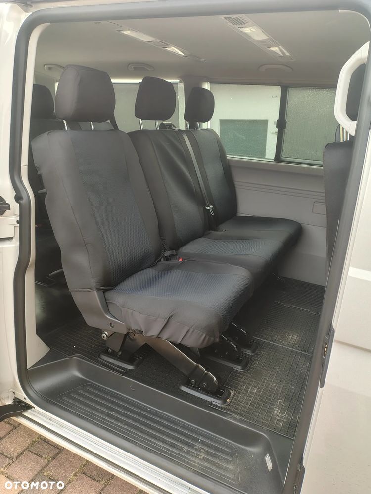 Volkswagen Caravelle - 9