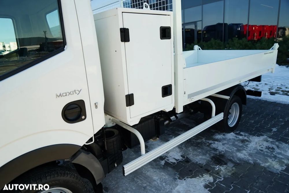 Renault MAXITY 140 / BALATĂ / DOUĂ TRANSPORTURI / MANUALĂ / 3 LOCURI / - 12