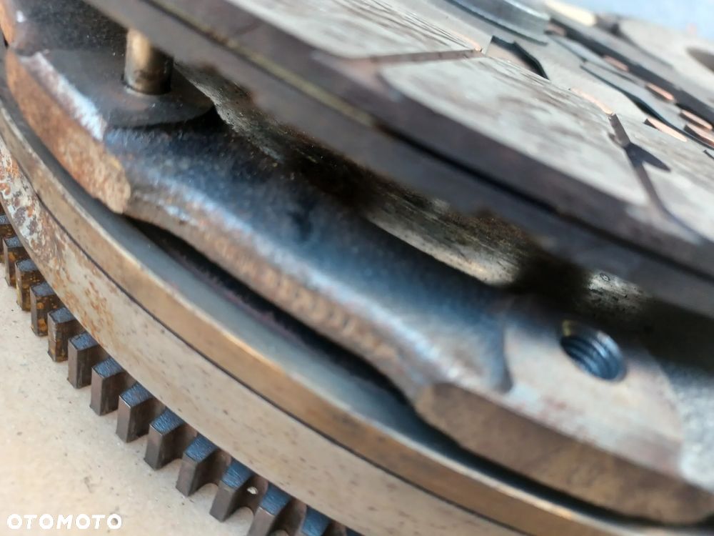 KOŁO DWUMASOWE SPRZĘGŁO FORD 1.6 ECOBOOST - 9