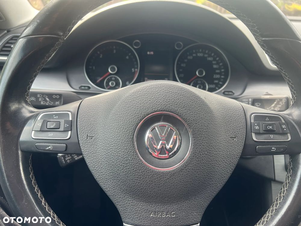 Volkswagen Passat 2.0 TDI BlueMotion Technology Exclusive - 12