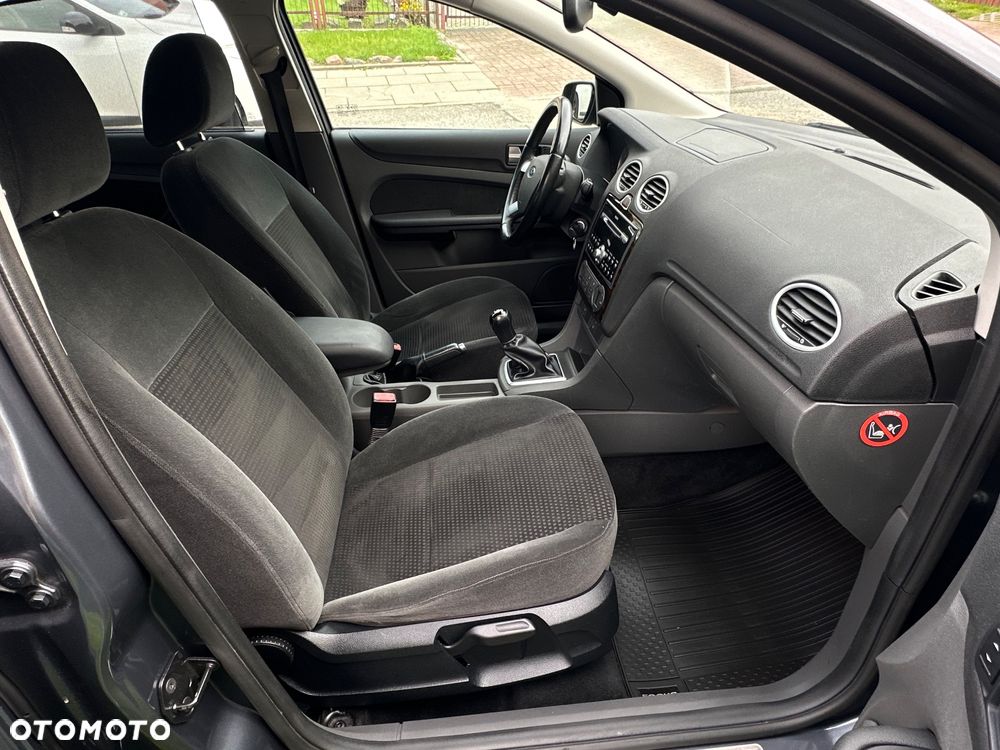 Ford Focus 1.6 Ghia - 16